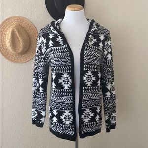 Knitted cardigan with hood